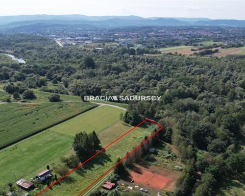 Działka budowlana 43 a  obok Wadowic - możliwa  zabudowa jednorodzinna lub usługowa     

  Oferujemy na sprzedaż atrakcyjnie p