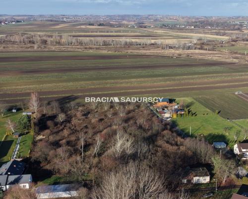 Działka budowlana o pow. 37 ar. w Krakowie.  
Przedmiotem oferty jest nieruchomość gruntowa niezabudowana o nr ew.  52/2  położ