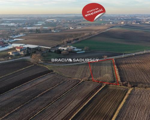 Glewiec, gm. Koniusza. Działka budowlana o pow. 2554 m 2 , bezpośrednio przy drodze publicznej.  
 
Działka budowlano-rolna o p