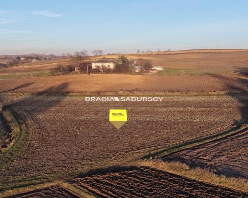 Glewiec, gm. Koniusza. Działka budowlana o pow. 2076 m 2 , bezpośrednio przy drodze publicznej.  
 
Działka budowlano-rolna o p