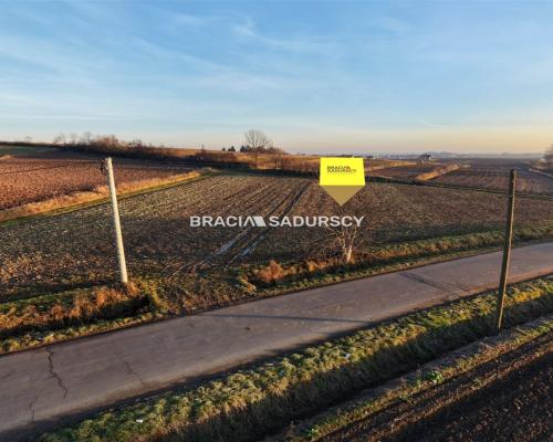 Glewiec, gm. Koniusza. Działka budowlana o pow. 4630 m 2 , bezpośrednio przy drodze publicznej.  
 
Działka budowlano-rolna o p