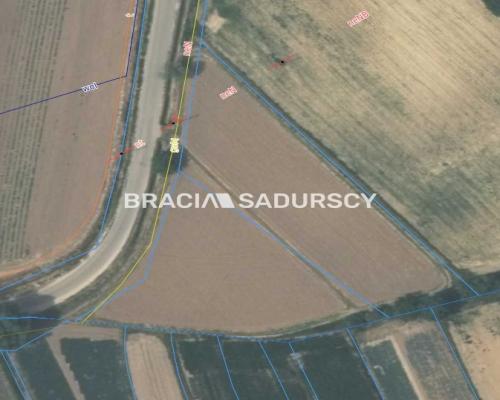 Glewiec, gm. Koniusza. Działka budowlana o pow. 4630 m 2 , bezpośrednio przy drodze publicznej.  
 
Działka budowlano-rolna o p