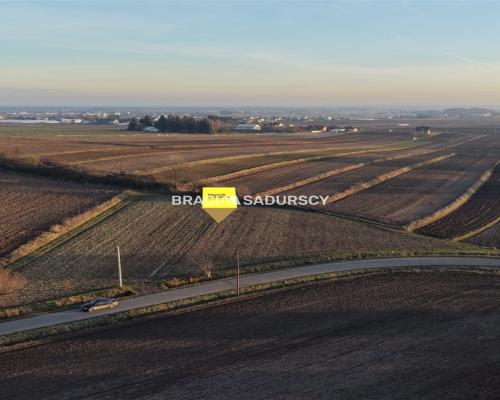 Glewiec, gm. Koniusza. Działka budowlana o pow. 4630 m 2 , bezpośrednio przy drodze publicznej.  
 
Działka budowlano-rolna o p