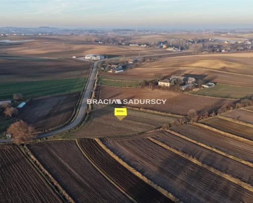 Glewiec, gm. Koniusza. Działka budowlana o pow. 4630 m 2 , bezpośrednio przy drodze publicznej.  
 
Działka budowlano-rolna o p