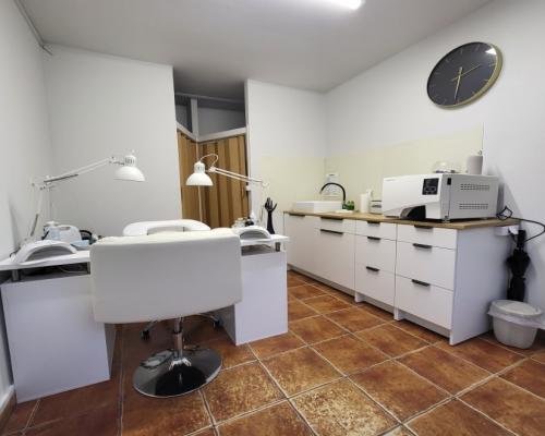 Lokal handlowy usługowy biurowy w centrum Płot