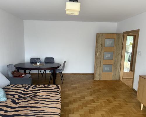 Mieszkanie z m-c postojowym w garażu.