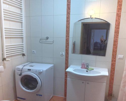 Mieszkanie z m-c postojowym w garażu.