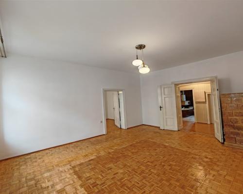 Lokal w zabytkowej kamienicy przy Parku Chopina