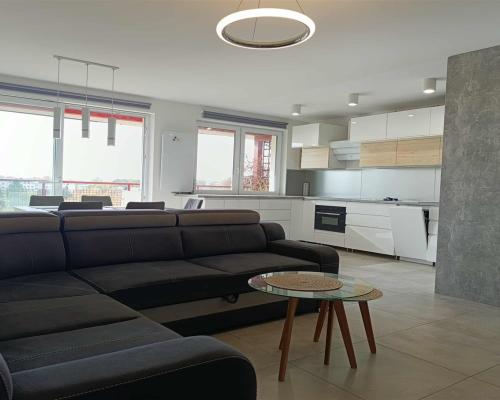 Dwupoziomowe mieszkanie w pobliżu radiostacji