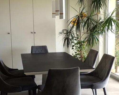 Dwupoziomowe mieszkanie w pobliżu radiostacji