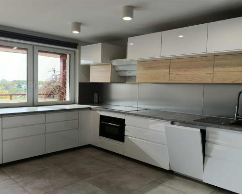 Dwupoziomowe mieszkanie w pobliżu radiostacji