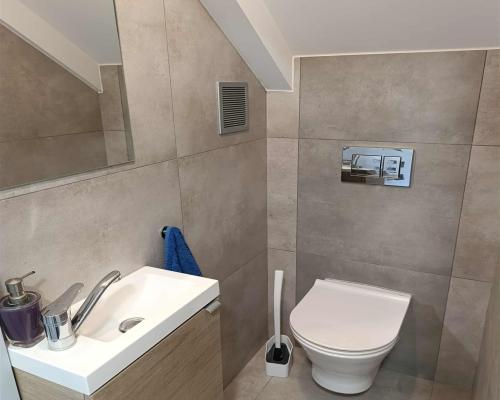 Dwupoziomowe mieszkanie w pobliżu radiostacji