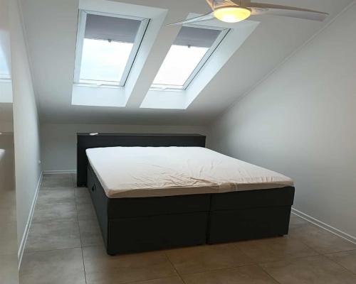 Dwupoziomowe mieszkanie w pobliżu radiostacji