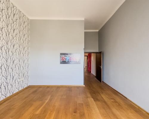 Oferuję na sprzedaż komfortowy i funkcjonalny apartament przy Al. Korfantego 9 w Gliwicach. Mieszkanie ma powierzchnie 206 m2,