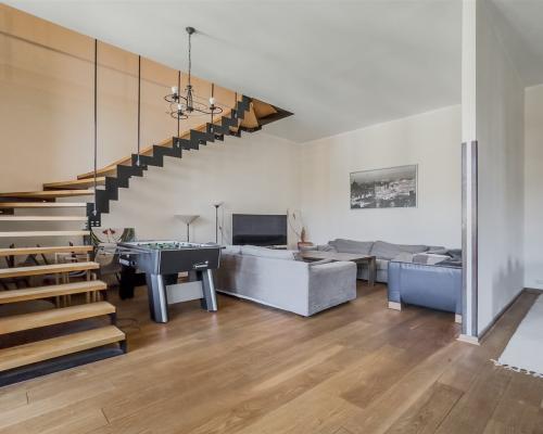 Oferuję na sprzedaż komfortowy i funkcjonalny apartament przy Al. Korfantego 9 w Gliwicach. Mieszkanie ma powierzchnie 206 m2,