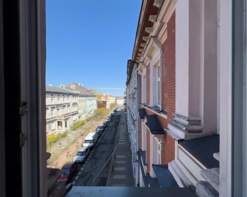 Oferuję na sprzedaż komfortowy i funkcjonalny apartament przy Al. Korfantego 9 w Gliwicach. Mieszkanie ma powierzchnie 206 m2,