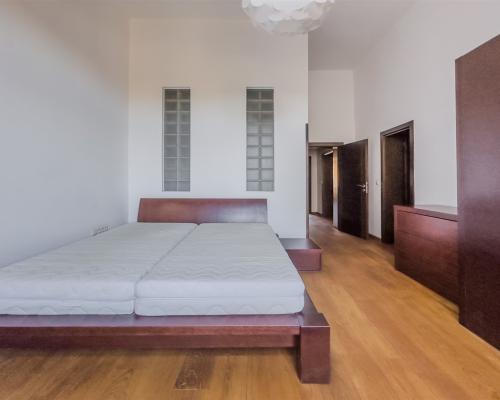 Oferuję na sprzedaż komfortowy i funkcjonalny apartament przy Al. Korfantego 9 w Gliwicach. Mieszkanie ma powierzchnie 206 m2,