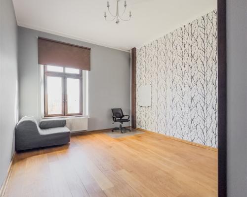 Oferuję na sprzedaż komfortowy i funkcjonalny apartament przy Al. Korfantego 9 w Gliwicach. Mieszkanie ma powierzchnie 206 m2,