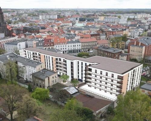 Oferują na sprzedaż grunt inwestycyjny w ścisłym centrum Gliwic przy ulicy Świętokrzyskiej. 

   

 Gotowa koncepcja zakłada zg