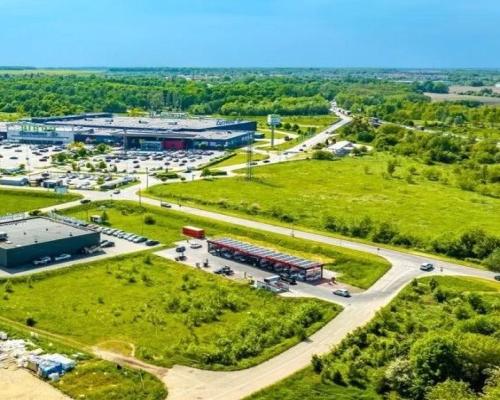 Teren inwestycyjny przy centrum handlowym ARENA