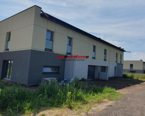 Nowe domy w spokojnej dzielnicy Rybnika.