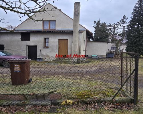 Niewielki dom w spokojnym miejscu.