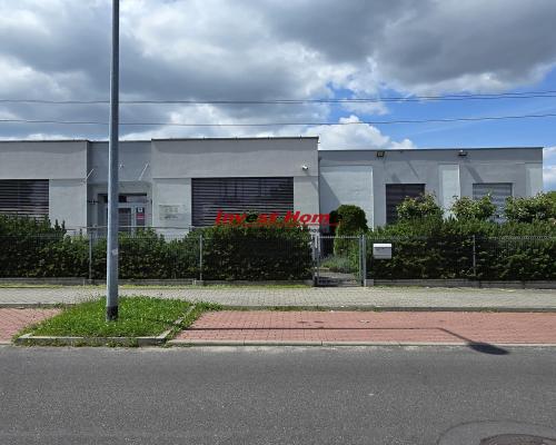 Budynek (klinika oraz dom) w dobrej lokalizacji.