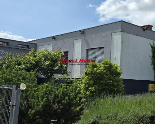 Budynek (klinika oraz dom) w dobrej lokalizacji.