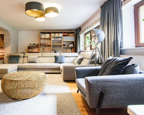 PIĘKNY DOM POD SAMYM LASEM Z WIDOKIEM NA GÓRY