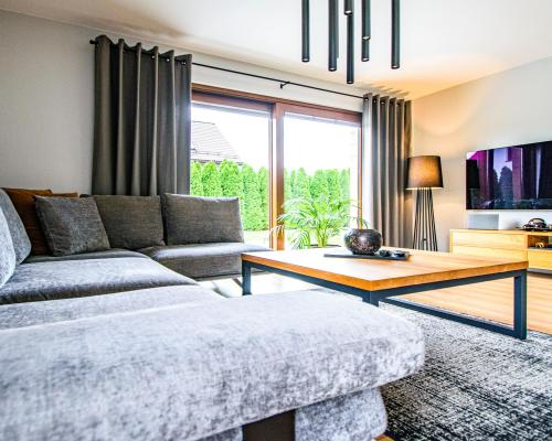 KOMFORTOWY I ELEGANCKI DOM CZEKA WŁAŚNIE NA CIEBIE