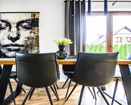 KOMFORTOWY I ELEGANCKI DOM CZEKA WŁAŚNIE NA CIEBIE