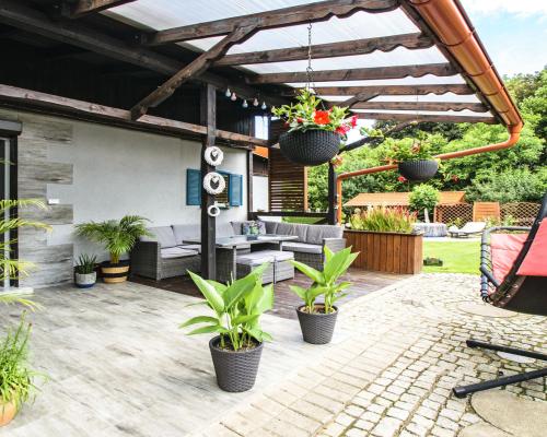 DOM Z BAJKOWYM OGRODEM – TYLKO U NAS! 🏡