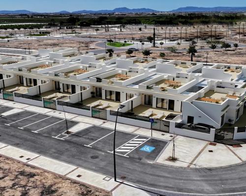 Nowa willa z basenem w Roldán