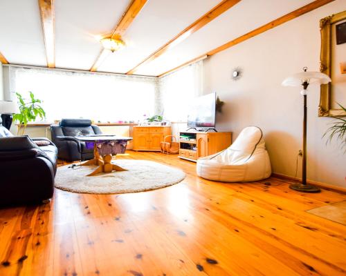 DOM WOLNOSTOJĄCY PRZY PARKU, BLISKO CENTRUM