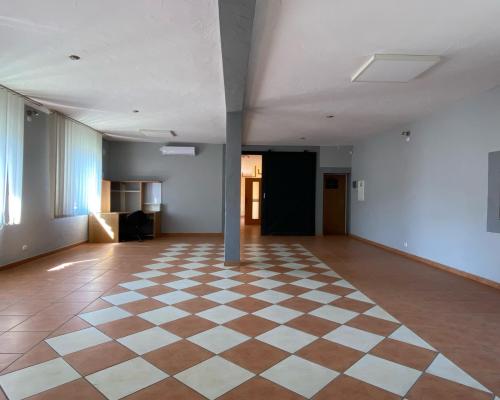 Lokal 84m2 z miejscem parkingowym
