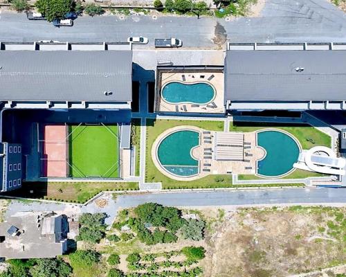 Twój drugi dom nad morzem – duży taras i 3 baseny