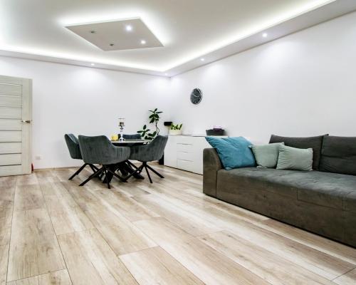 3 POKOJE Z BALKONEM I KLIMATYZACJĄ - NOWY ZAWISZÓW