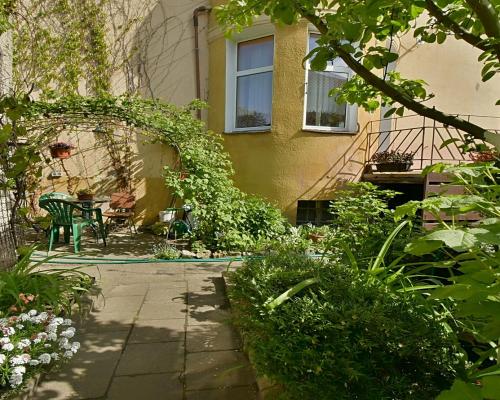 Klasyczna przedwojenna willa miejska ze schronem