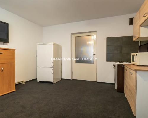 Na sprzedaż dom o powierzchni 220 m2, z 2 garażami