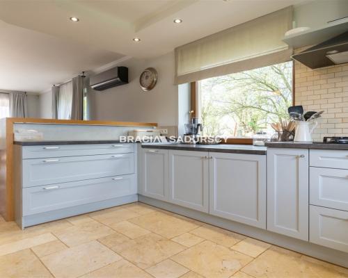 Gotowy dom, wolnostojący, Słomniki, taras, basen