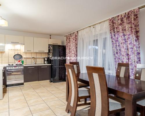 Dom na wsi, działka 8 ar, duży garaż