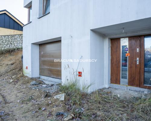 Wygodne domy pod lasem w Podgórkach Tynieckich.