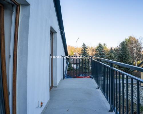 Wygodne domy pod lasem w Podgórkach Tynieckich.