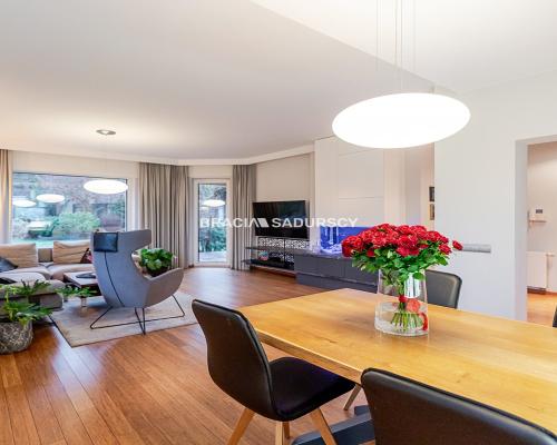 Dom za wzgórzu, widok na Kraków, 4 sypialnie