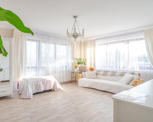 Przestrzenny dom w okolicach Mogilan.