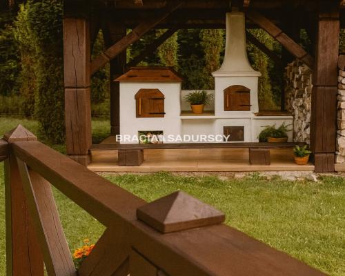 Wygodny rodzinny dom w malowniczej okolicy.