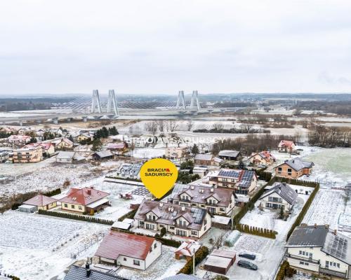 Nowoczesny dom bliźniak w cichej okolicy.