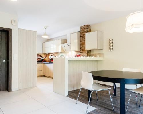 Klimatyczny dom, szergówka z ogródkiem, parking