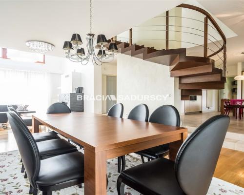 Przestronny dom z dużą działką