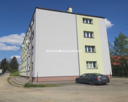 Chrzan&oacute;w, ul. Kolonia Fabryczna - do sprzedania garaż (z możliwym najemcą)  

  
Oferujemy garaż o powierzchni 26 m2 wra